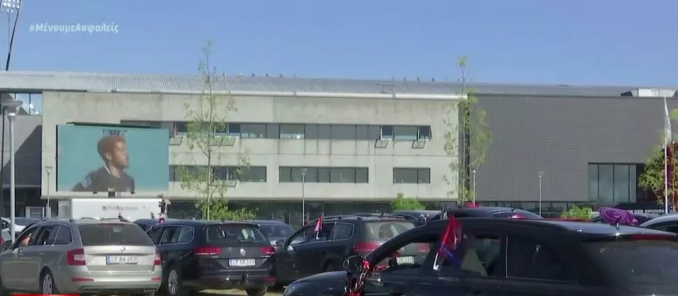 Η Μίντιλαντ έφτιαξε drive-in έξω από το γήπεδο με οθόνες για τους οπαδούς