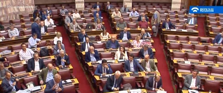 Άγρια κόντρα κυβέρνησης – αντιπολίτευσης για το νομοσχέδιο για τις διαδηλώσεις – Τριγμοί στο ΚΙΝΑΛ
