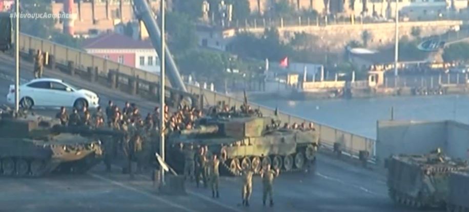 «Βόμβες» Αποστολάκη για το πραξικόπημα στην Τουρκία