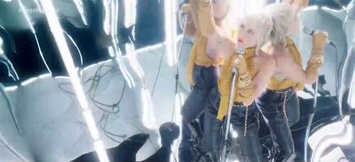 H Μάιλι Σάιρους… ξαναχτυπά – Νέο βίντεοκλιπ από τον ράπερ Drake