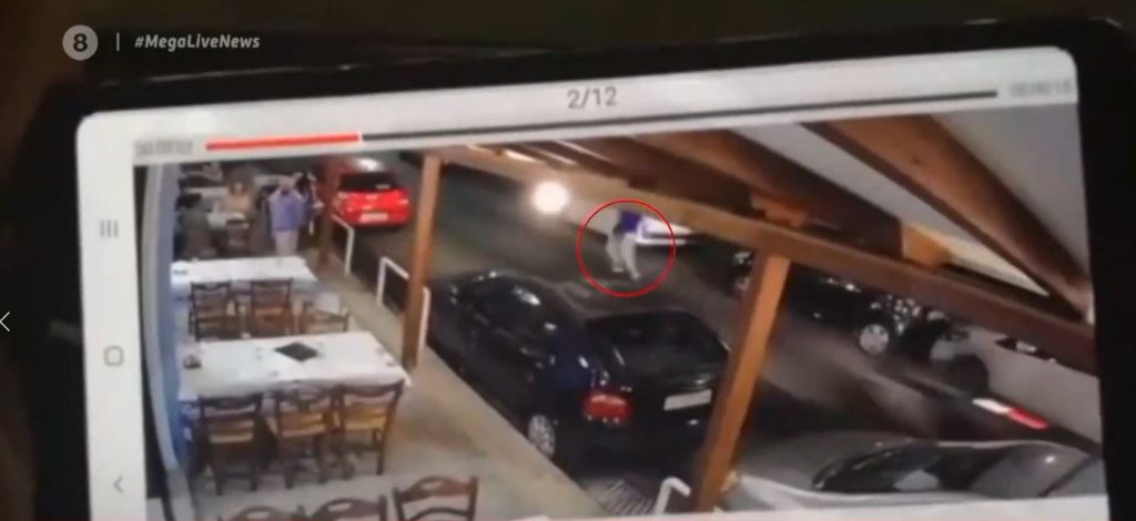 Βίντεο – σοκ: Σερβιτόρος παρασύρθηκε από μηχανή – Στη ΜΕΘ εργαζόμενος και οδηγός