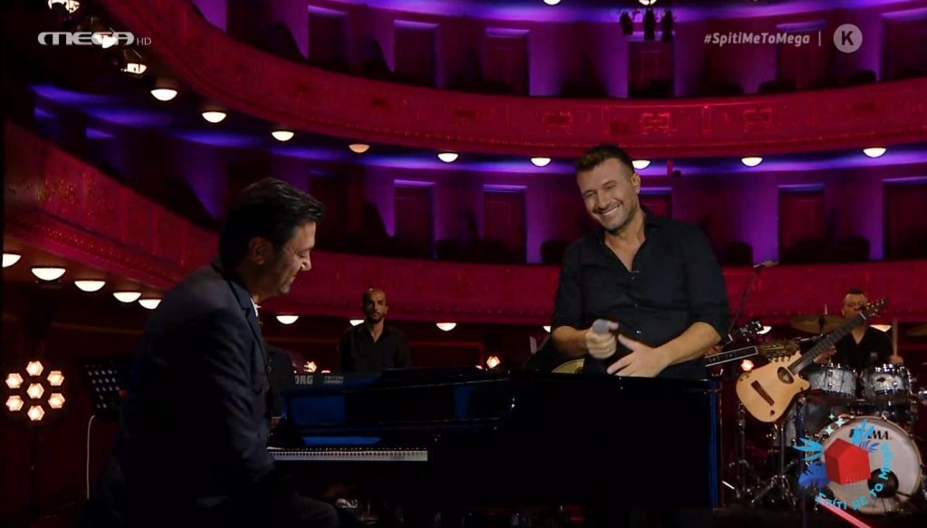 «Δε μιλάμε»: Ο Πλούταρχος ερμηνεύει τη μεγάλη επιτυχία του Πασχάλη Τερζή