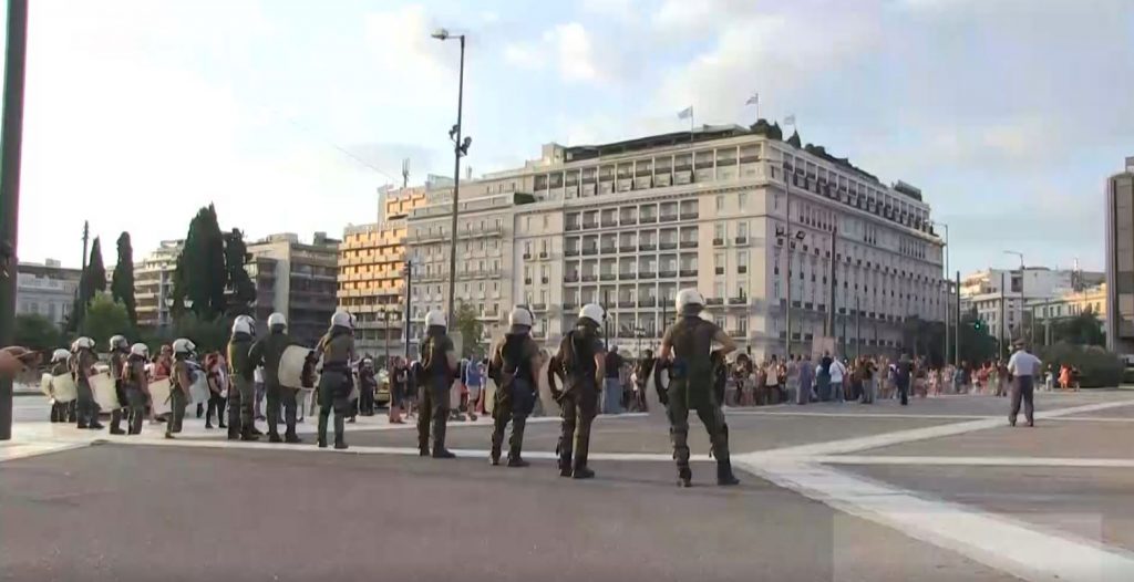 Κορωνοϊός: Στη δεύτερη θέση των αρνητών και συνωμοσιολόγων οι Έλληνες