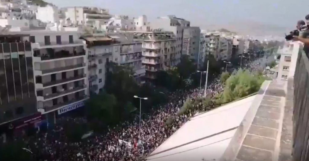 Χιλιάδες πολίτες έξω από το Εφετείο για τη δίκη της Χρυσής Αυγής