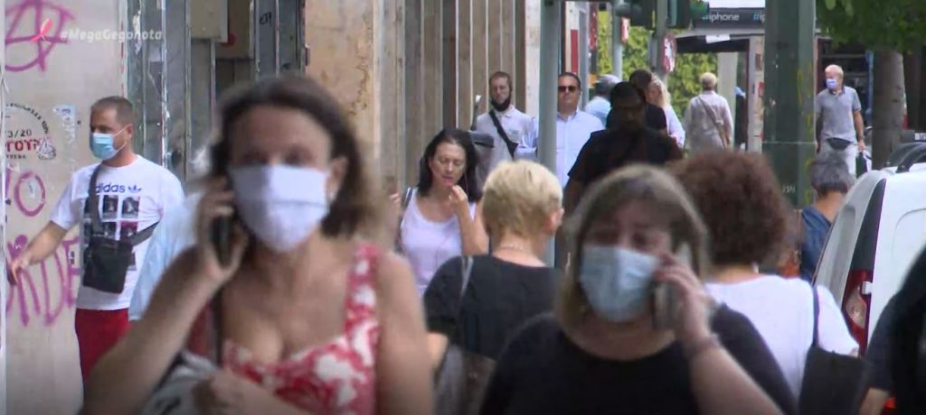 Εποχή του κορωνοϊού: Μάσκες και αντισηπτικά αντί για… αγκαλιές και φιλιά