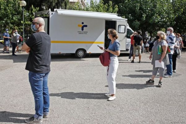 Κρίσιμος ο Οκτώβριος για την «πορεία» του κορωνοϊού – Ανησυχία για τα κρούσματα, ποια μέτρα εξετάζονται