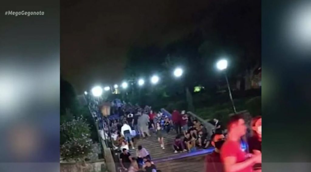 «Κορωνο-πάρτι» στα σκαλάκια του Αγ. Νικολάου μετά τα μεσάνυχτα