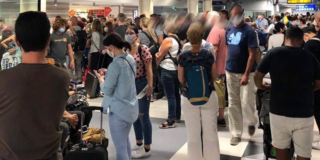 Απίστευτες εικόνες συνωστισμού στο αεροδρόμιο «Ν. Καζαντζάκης» του Ηρακλείου