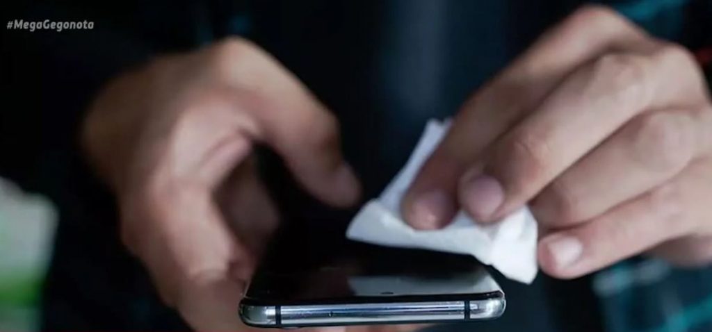 Κορωνοϊός: Επιβιώνει έως 28 μέρες πάνω στα κινητά τηλέφωνα και άλλες επιφάνειες