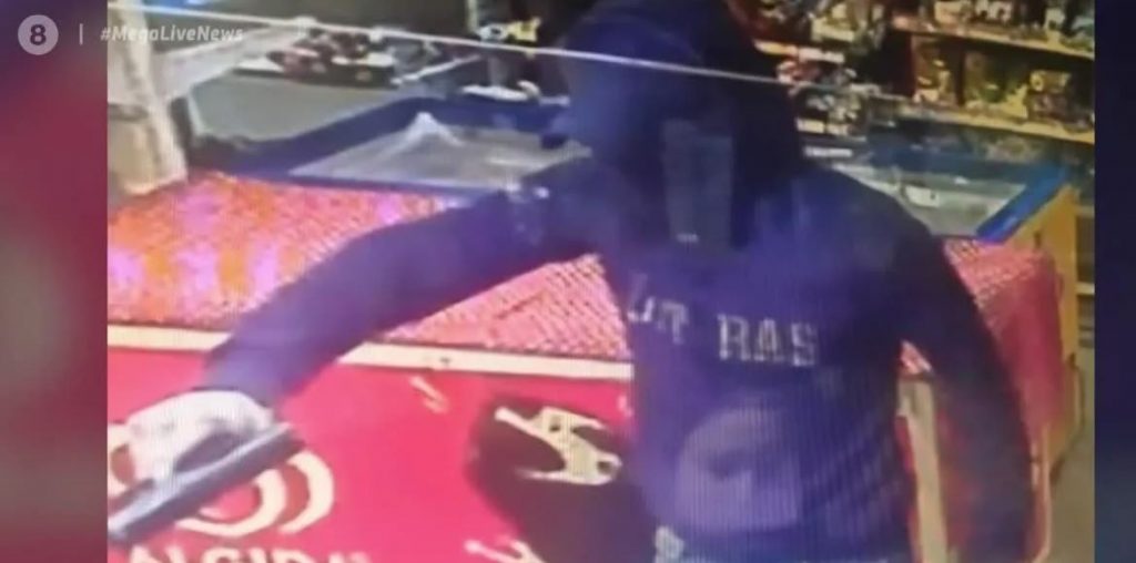 Βίντεο – ντοκουμέντο: Ένοπλη ληστεία σε ψιλικατζίδικο στην Αττική