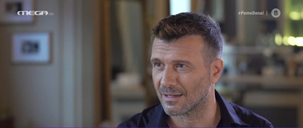 «Πάμε Δανάη!»: Ο Γιάννης Πλούταρχος μιλάει για τον Γ. Πουλόπουλο και τη συνεργασία με Θεοφάνους