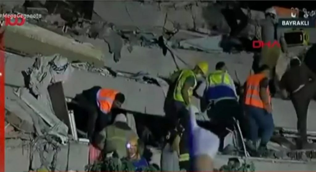 Σμύρνη: Συγκλονιστικές στιγμές στις έρευνες για επιζώντες