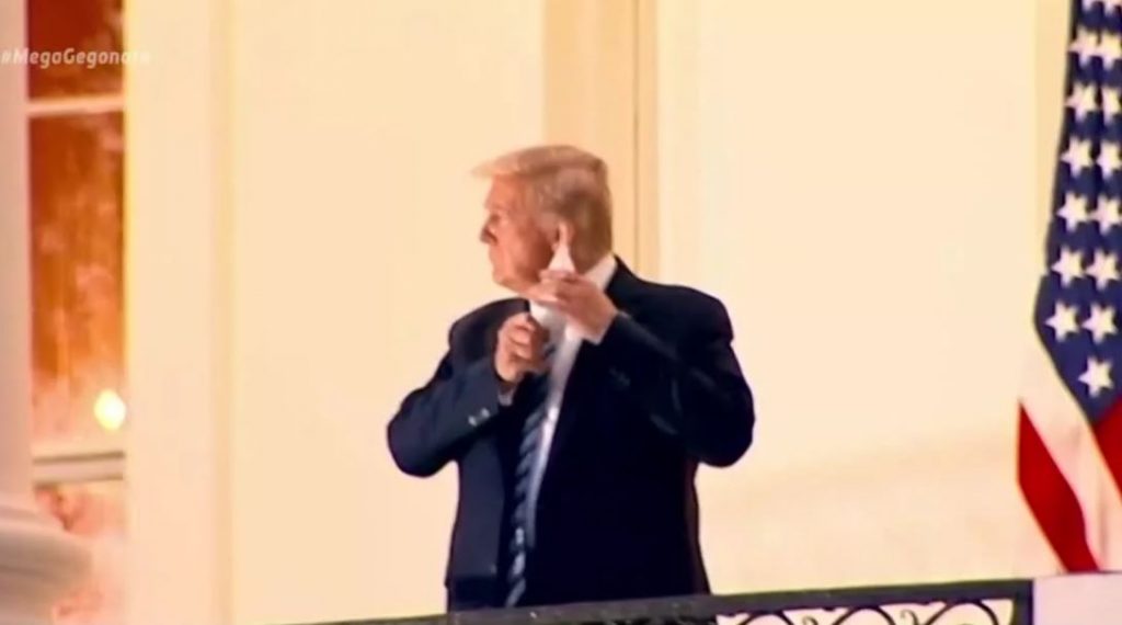 Αρνητικά σχόλια των Ελλήνων για το σόου Τραμπ: Τι λένε στο MEGA