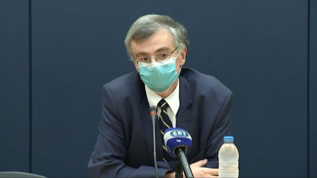 Τσιόδρας: Η μάσκα είναι η μοναδική μας επιλογή