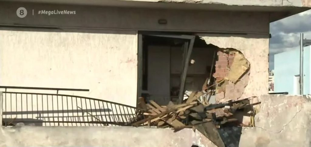 Κακοκαιρία: Σοκάρουν οι εικόνες μέσα από το σπίτι της 67χρονης στο Νέο Ηράκλειο