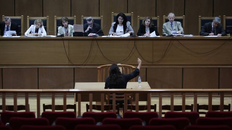 10 συγκλονιστικά στιγμιότυπα από τη δίκη της Χρυσής Αυγής