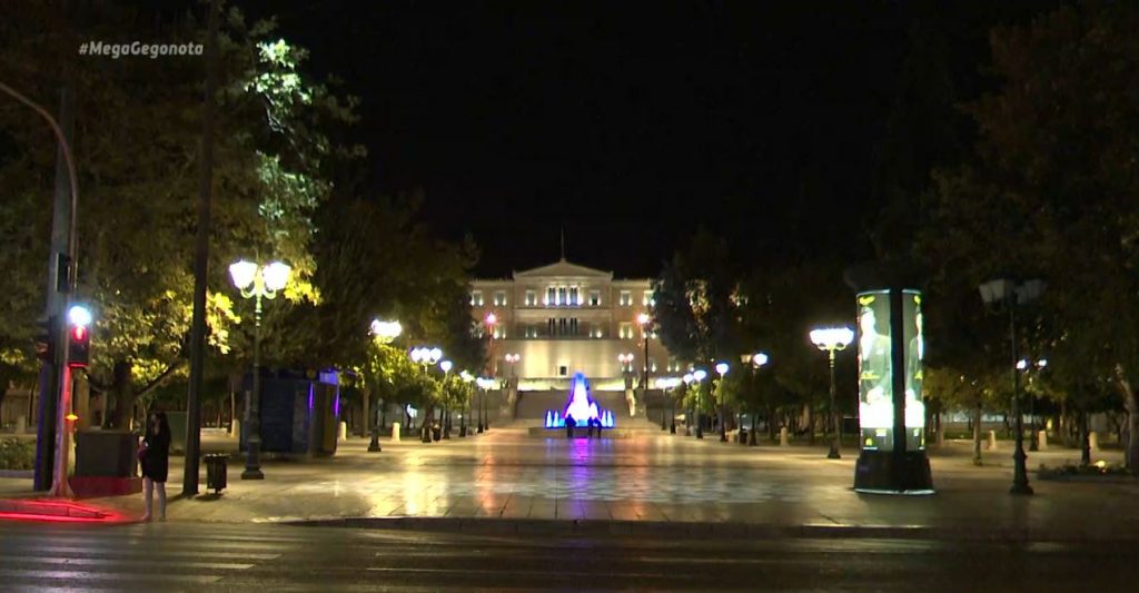 Κορωνοϊός: Τα νέα μέτρα ερήμωσαν Αθήνα και Θεσσαλονίκη – «Βροχή» τα πρόστιμα
