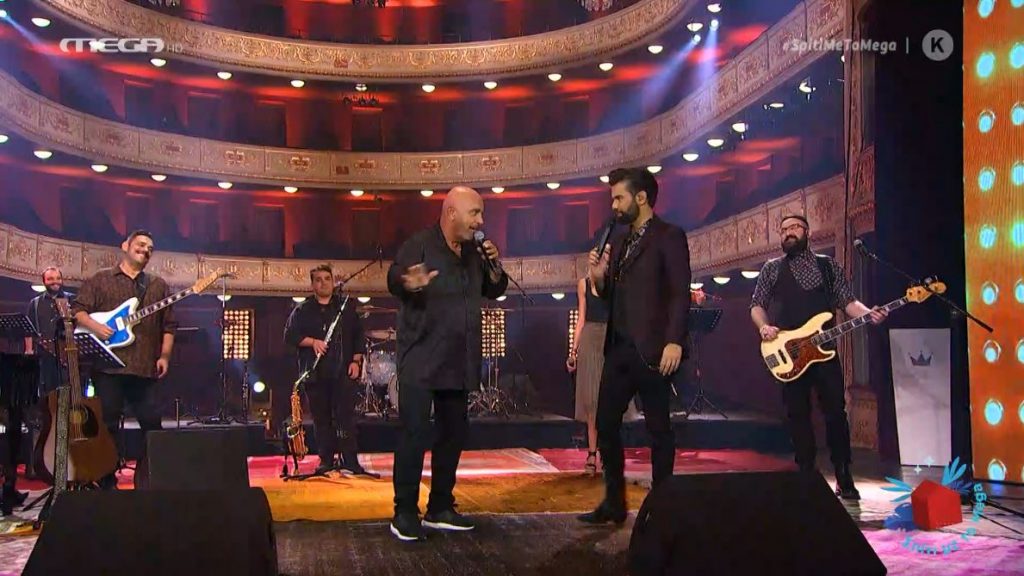 Ο Γιάννης Ζουγανέλης παρέα με τους ONIRAMA στην σκηνή του MEGA