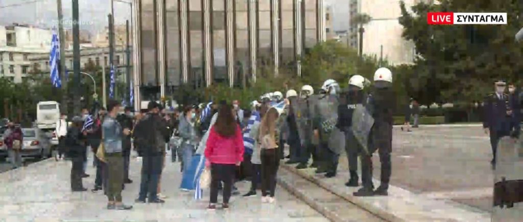 Κορωνοϊός: Πειθαρχούν στην πλειοψηφία τους οι πολίτες στα μέτρα – Δε λείπουν τα παρατράγουδα