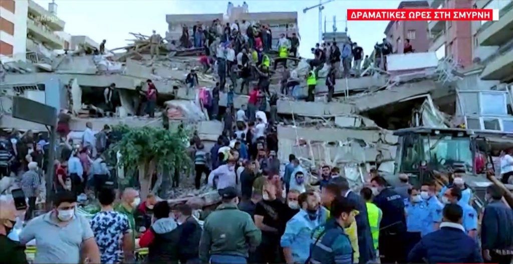 Σεισμός: Αγώνας δρόμου των σωστικών συνεργείων στην Τουρκία για τους δεκάδες εγκλωβισμένους στην Σμύρνη