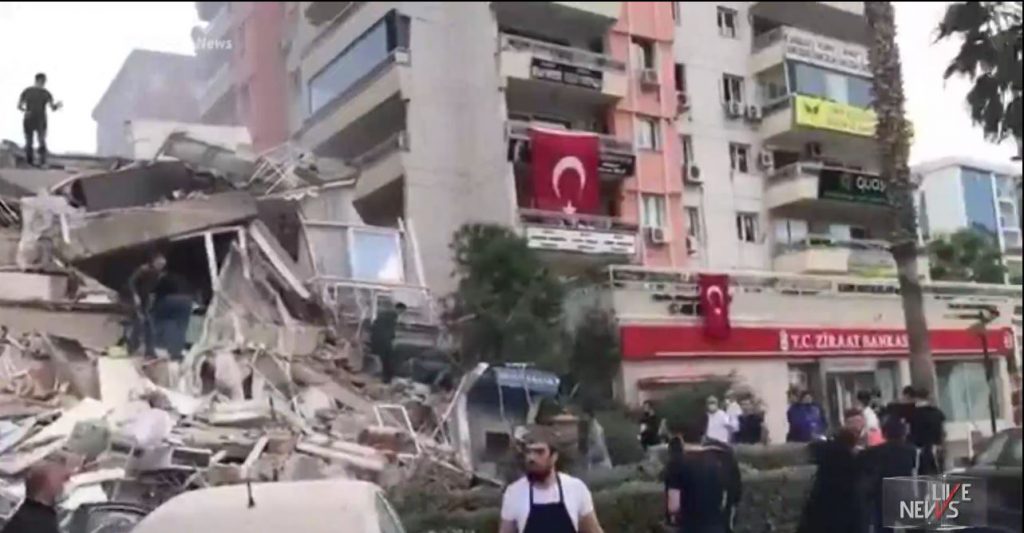 Σεισμός: Σοκ στην Σμύρνη – Άνθρωποι καταπλακώθηκαν από χαλάσματα