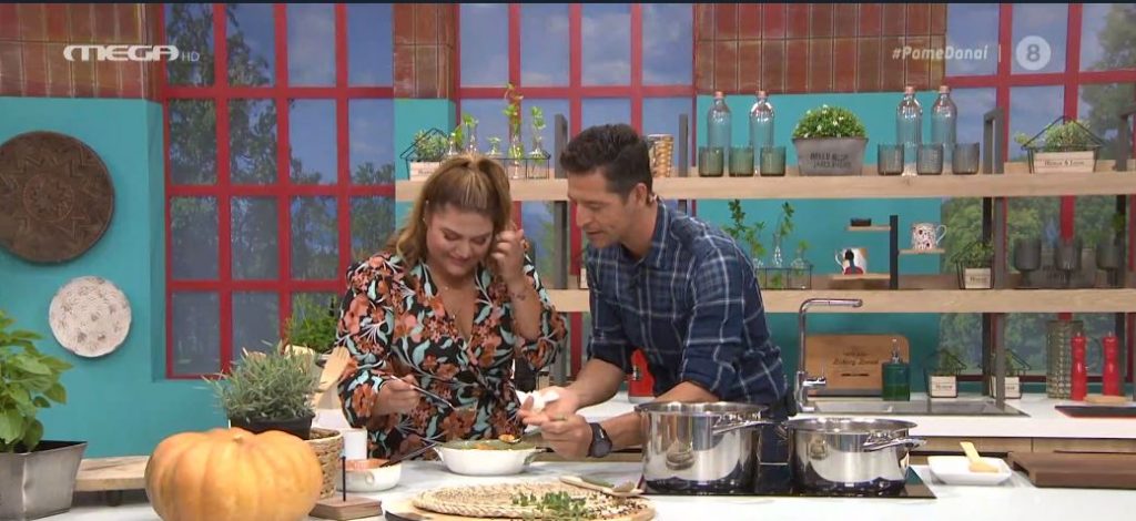 «Πάμε Δανάη!»: Ο Απόστολος Ρουβάς μαγειρεύει οσπριάδα με πάπρικα