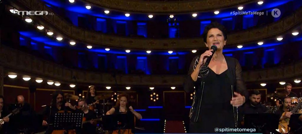 «Κι είμαστε ακόμα ζωντανοί» τραγουδάει στην σκηνή η Πρωτοψάλτη