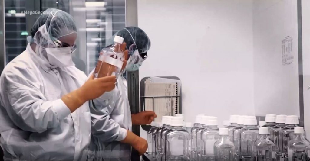 Κορωνοϊός – Ευρώπη: Η Κομισιόν υπέγραψε συμφωνία για αγορά 300 εκατ. δόσεων του εμβολίου