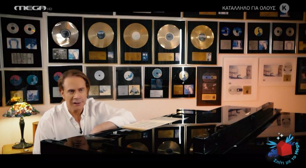 Ξεκίνησε η μουσική βραδιά με τον Στέφανο Κορκολή στο «Σπίτι με το MEGA»
