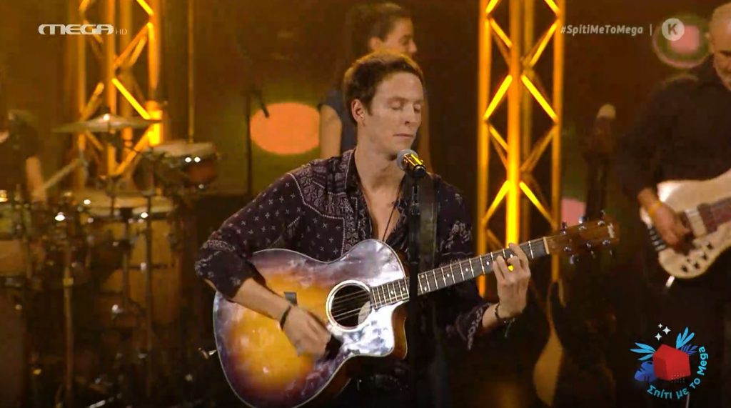 Σπίτι με το MEGA: Με ροκ διάθεση στη σκηνή του Δημοτικού Θεάτρου Πειραιά ο D3LTA