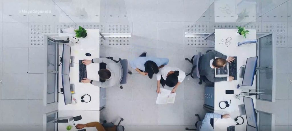 Εκατοντάδες χιλιάδες εργαζόμενοι σε αναστολή περιμένουν το επίδομα των 800 ευρώ