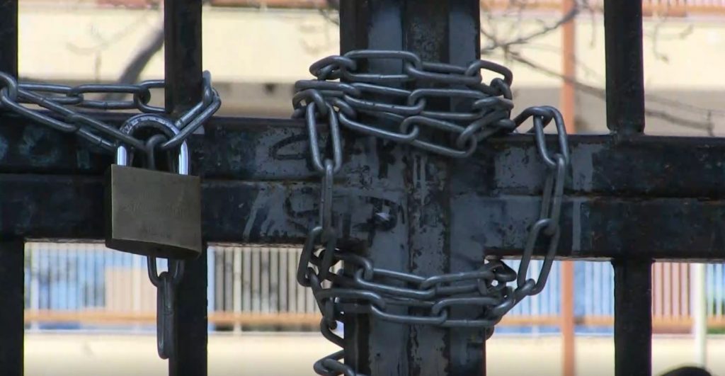 Χωρίς τον απαραίτητο εξοπλισμό για τους μαθητές ξεκινά την Τετάρτη η τηλεκπαίδευση