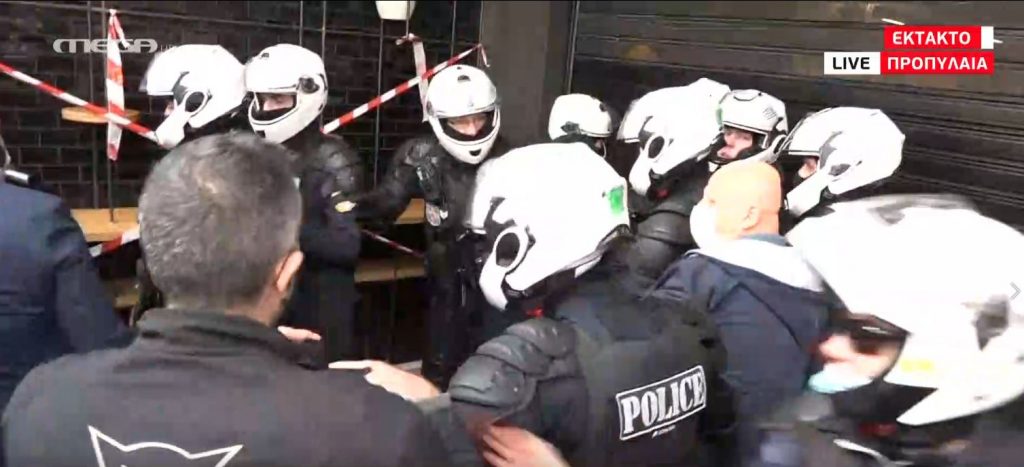 Πολυτεχνείο – Προπύλαια: Ένταση στο κέντρο της Αθήνας – Επεισόδια και προσαγωγές