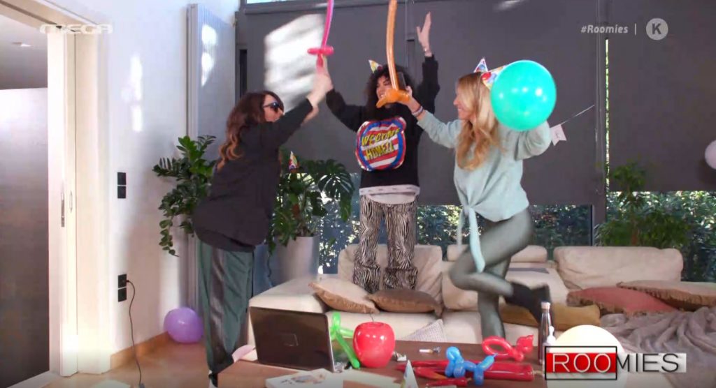 Η παρέα των Roomies και πάλι ολόκληρη, με την επιστροφή της Κατερίνας Ζαρίφη!