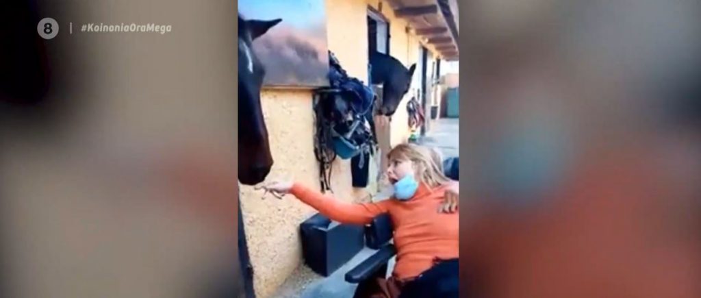 Συγκινητικό βίντεο: Η Μυρτώ της Πάρου επιχειρεί να κάνει ιππασία για πρώτη φορά