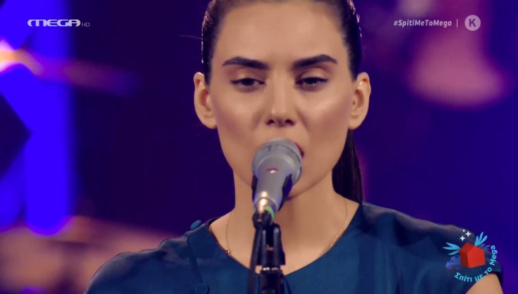 Σπίτι με το MEGA: Η Σοφία Μανουσάκη τραγουδά στο πλευρό του Στέφανου Κορκολή
