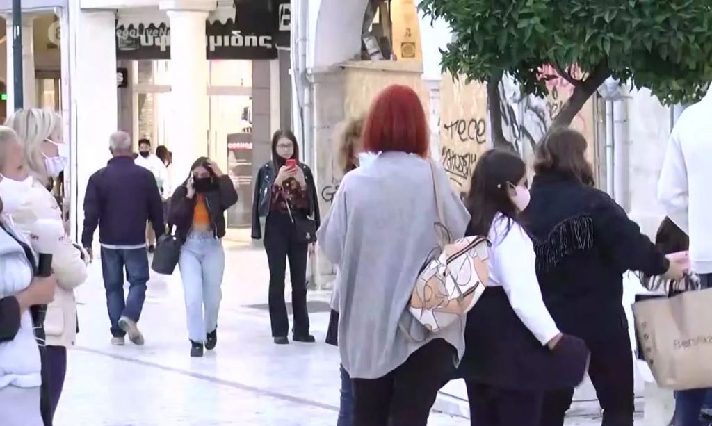 Στα μαγαζιά έσπευσαν οι Πατρινοί