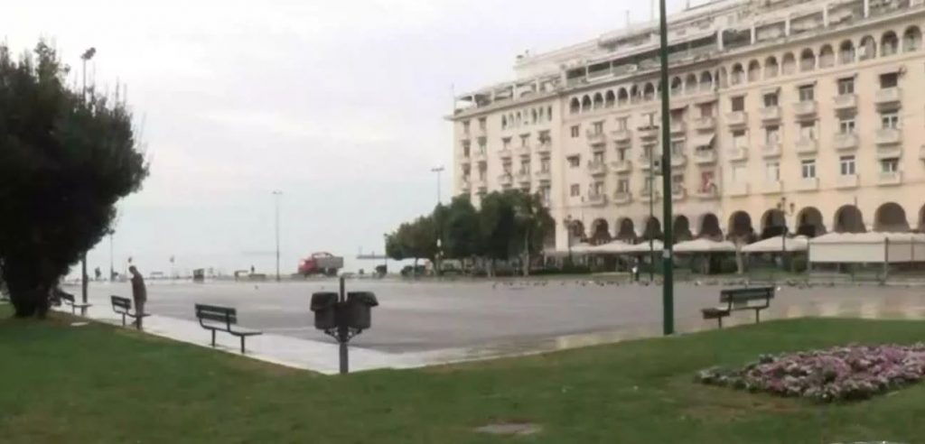 Lockdown σε Θεσσαλονίκη και Σέρρες: Ερήμωσαν οι δρόμοι – Κλειστά τα μαγαζιά