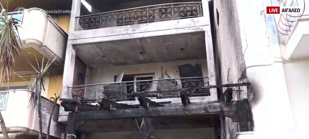 Αιγάλεω: Κάηκε ολοσχερώς διώροφο σπίτι – Κινδύνευσαν ηλικιωμένοι