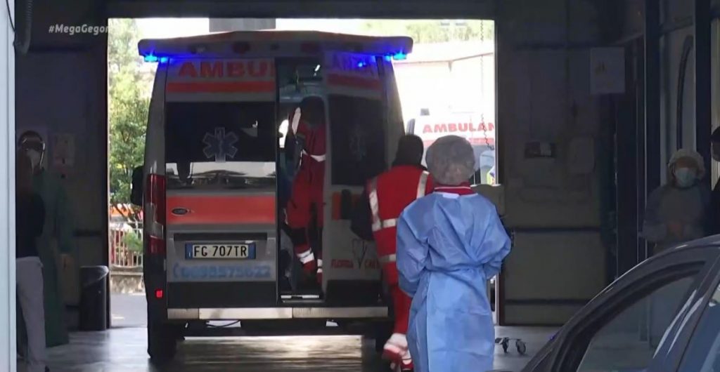 Κορωνοϊός: Επιστέφει ο εφιάλτης της περασμένης άνοιξης στον κόσμο – Χάος στα νοσοκομεία