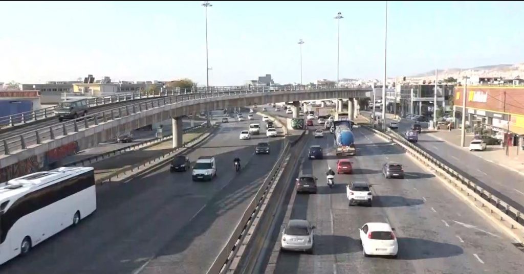 Lockdown: Βροχή τα SMS την πρώτη ημέρα του lockdown