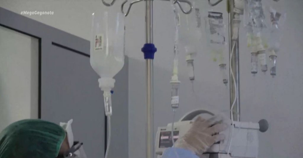 Κορωνοϊός: Στα όριά του το σύστημα υγείας μετά την έκρηξη κρουσμάτων – Μεταφέρονται οι ασθενείς