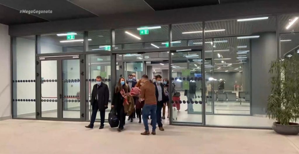 Κορωνοϊός: Το «ευχαριστώ» του πρωθυπουργού στους εθελοντές νοσηλευτές