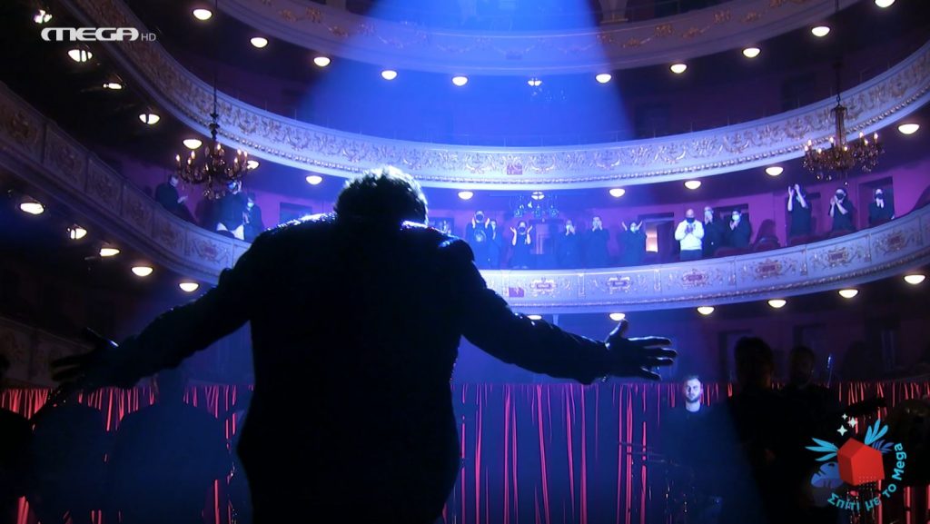 Ο Γιώργος Μαζωνάκης αποχαιρετά το κοινό του MEGA με το «Ώρες μικρές»