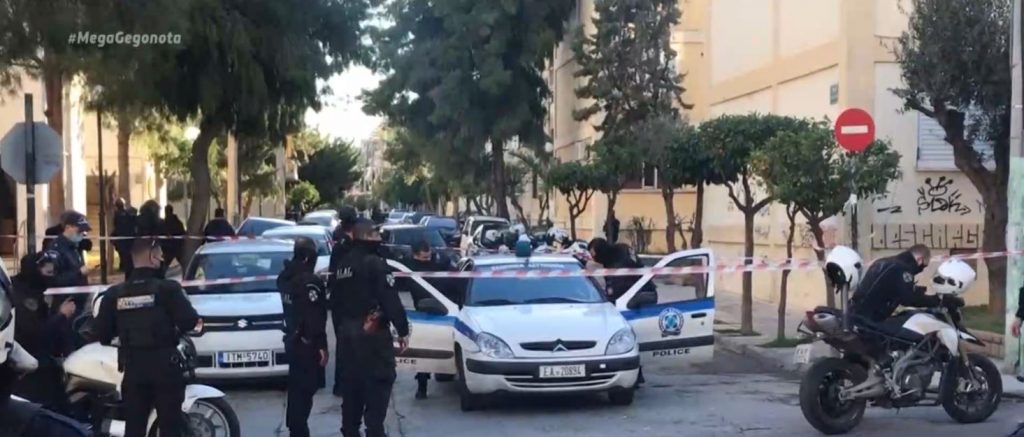 «Φαρ Ουέστ» στην Αγία Βαρβάρα: 40χρονος πυροβόλησε εναντίον δύο ανδρών που επέβαιναν σε αυτοκίνητο