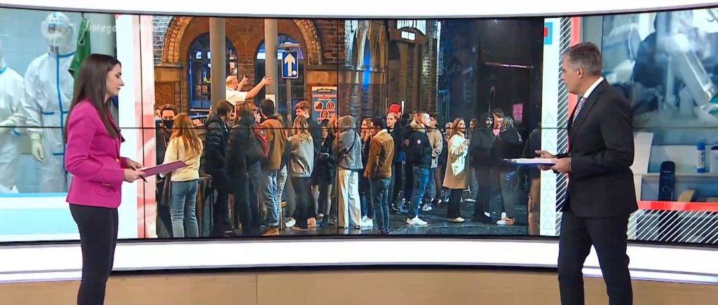 Βρετανία: «Ορδές» καταναλωτών στο πρώτο άνοιγμα των καταστημάτων