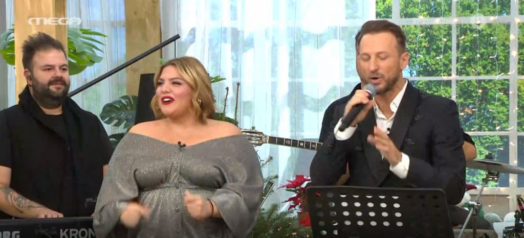 Ο Κώστας Καραφώτης μάς λέει τα… κάλαντα!