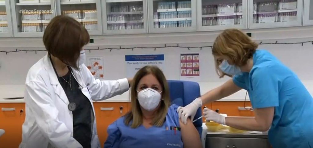 Κορωνοϊός: Εμβολιάστηκαν 1.695 υγειονομικοί και 68 αξιωματούχοι