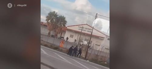 Αστυνομικοί ξυλοκοπούν μετανάστες έξω από το Καρά Τεπέ – Διατάχθηκε ΕΔΕ από την ΕΛΑΣ