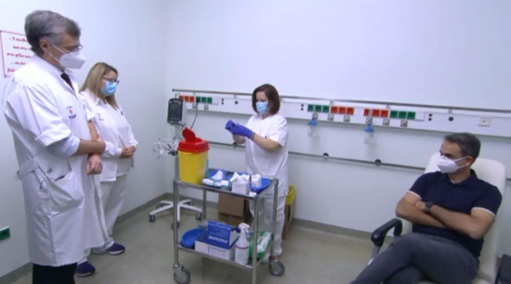 Πολιτική και πολιτειακή ηγεσία εμβολιάστηκε, δείχνοντας το δρόμο προς την «Ελευθερία»